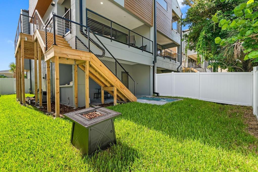 Blocks From The Beach With A Golf Cart And Pool! Clearwater Beach Exterior foto