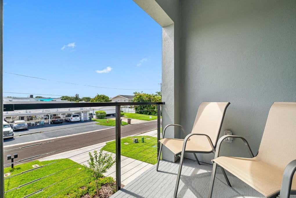 Blocks From The Beach With A Golf Cart And Pool! Clearwater Beach Exterior foto