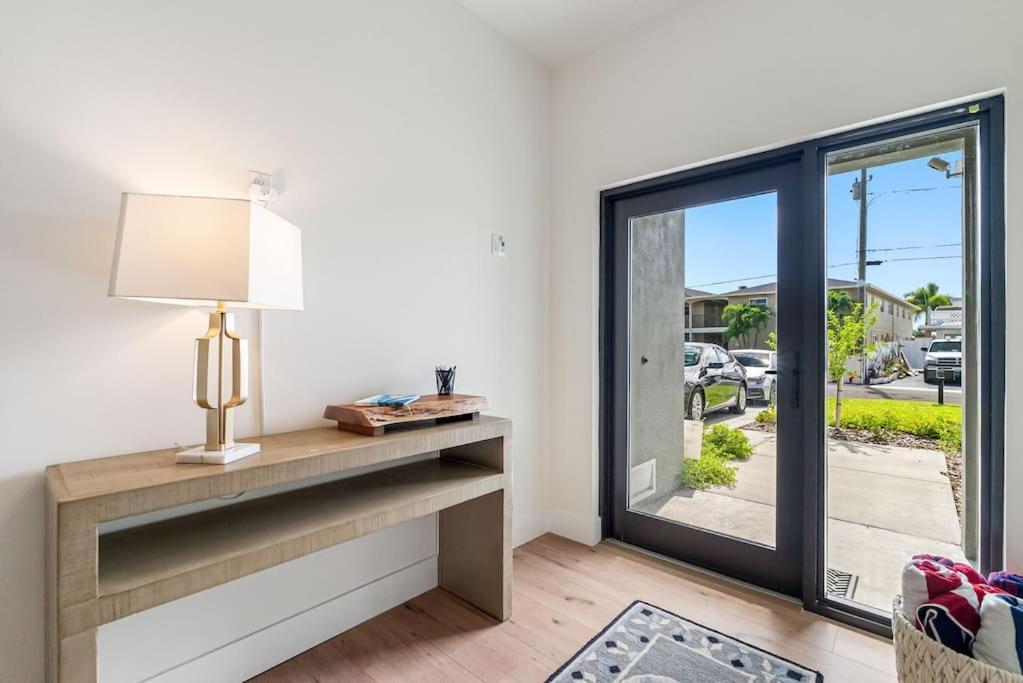 Blocks From The Beach With A Golf Cart And Pool! Clearwater Beach Exterior foto